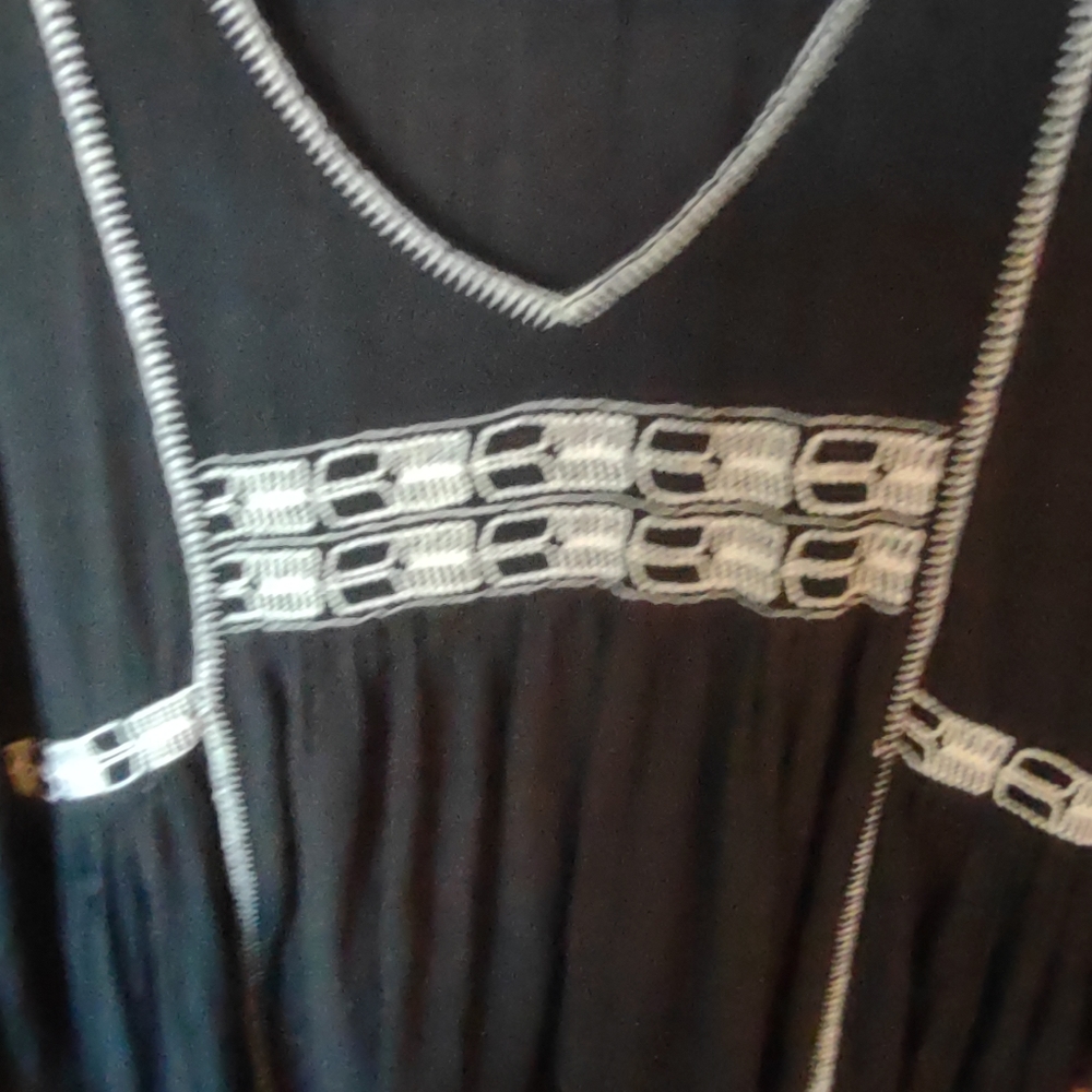 Embroidered top - Picture 2 of 4